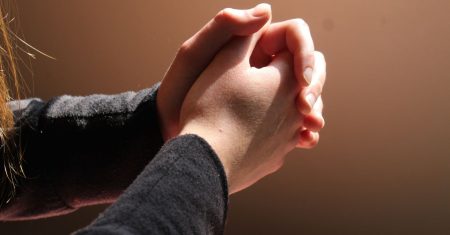 Como Devemos Orar o Pai Nosso em 7 Passos